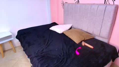 SCARLET MILF online show from 10-12-25, 11:42