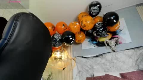 Snapshot of scarletbaker__ chatting on 10-25-25, 03:40 Scarlet online show from 10-25-25, 03:40