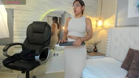 Scarlet online show from 04-21-26, 11:07