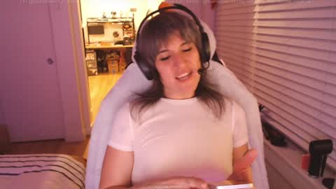 Snapshot of scarletbrainrot chatting on 12-08-24, 04:25 scarlet3 online show from 12-08-24, 04:25