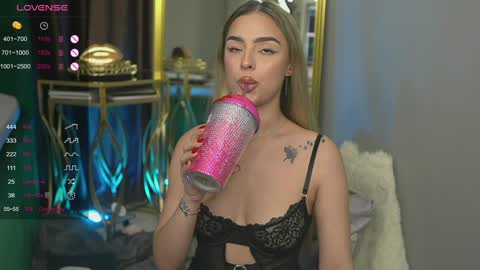 Scarlet online show from 01-21-25, 04:32