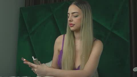 Scarlet online show from 10-24-25, 01:46