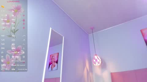 Snapshot of scarletgv chatting on 01-13-25, 10:25 Scarlet online show from 01-13-25, 10:25