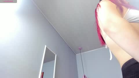 Snapshot of scarletgv chatting on 01-15-25, 05:19 Scarlet online show from 01-15-25, 05:19