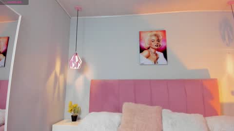 Snapshot of scarletgv chatting on 01-25-25, 08:42 Scarlet online show from 01-25-25, 08:42