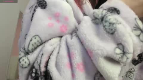 Snapshot of scarletgv chatting on 09-24-25, 01:20 Scarlet online show from 09-24-25, 01:20