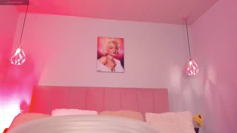 Snapshot of scarletgv chatting on 10-09-25, 10:19 Scarlet online show from 10-09-25, 10:19