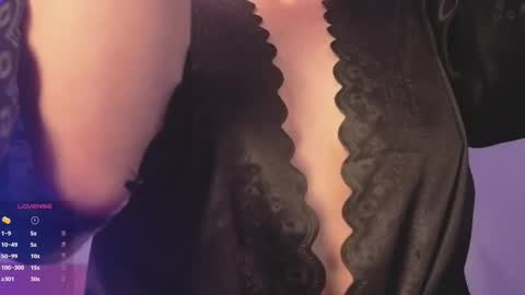 Snapshot of scarletgv chatting on 10-13-25, 04:45 Scarlet online show from 10-13-25, 04:45