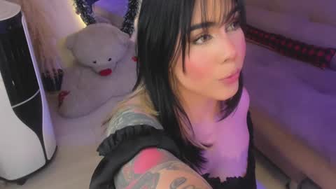 Snapshot of scarleth_jhons_ chatting on 12-15-24, 01:24 Scarleth... but not Scarleth Johansson. online show from 12-15-24, 01:24