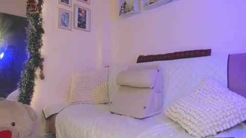 Snapshot of scarleth_jhons_ chatting on 01-17-25, 01:36 Scarleth... but not Scarleth Johansson. online show from 01-17-25, 01:36