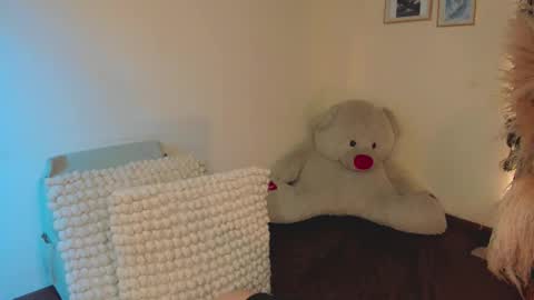 Snapshot of scarleth_jhons_ chatting on 02-09-25, 02:28 Scarleth... but not Scarleth Johansson. online show from 02-09-25, 02:28