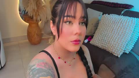 Snapshot of scarleth_jhons_ chatting on 03-08-25, 01:39 Scarleth... but not Scarleth Johansson. online show from 03-08-25, 01:39