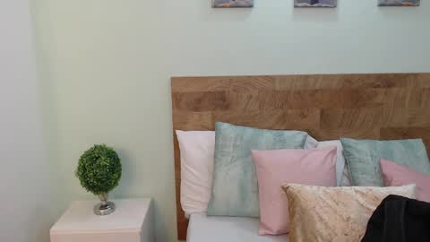 scarlet  online show from 04-26-26, 11:19