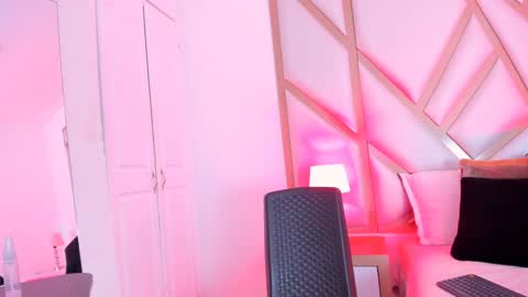 Snapshot of scarletpunk_ chatting on 12-04-24, 06:17 Scarlet online show from 12-04-24, 06:17