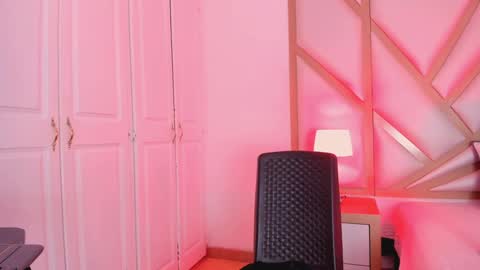 Snapshot of scarletpunk_ chatting on 12-13-24, 05:43 Scarlet online show from 12-13-24, 05:43