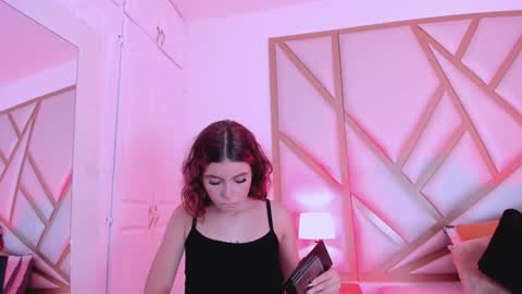 Snapshot of scarletpunk_ chatting on 12-14-24, 12:44 Scarlet online show from 12-14-24, 12:44