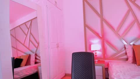 Snapshot of scarletpunk_ chatting on 12-21-24, 11:44 Scarlet online show from 12-21-24, 11:44