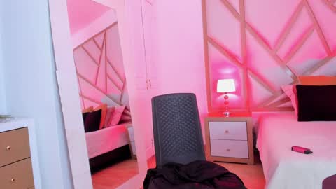 Snapshot of scarletpunk_ chatting on 01-03-25, 06:24 Scarlet online show from 01-03-25, 06:24