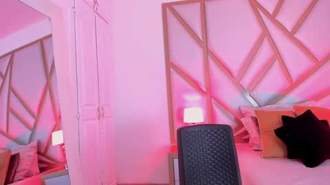 Snapshot of scarletpunk_ chatting on 01-04-25, 02:46 Scarlet online show from 01-04-25, 02:46