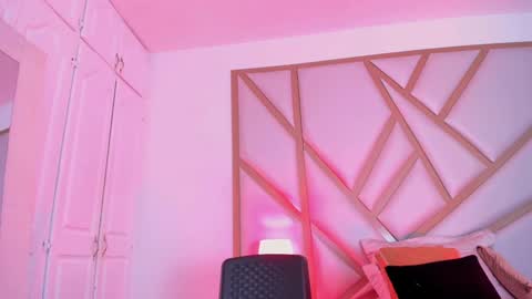 Snapshot of scarletpunk_ chatting on 01-04-25, 05:58 Scarlet online show from 01-04-25, 05:58