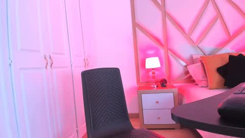 Snapshot of scarletpunk_ chatting on 01-08-25, 04:22 Scarlet online show from 01-08-25, 04:22