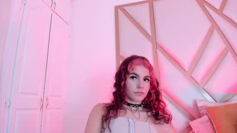 Snapshot of scarletpunk_ chatting on 01-09-25, 04:06 Scarlet online show from 01-09-25, 04:06