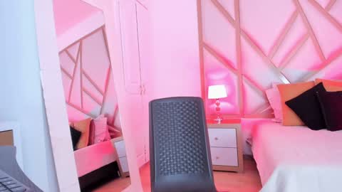 Snapshot of scarletpunk_ chatting on 01-10-25, 03:37 Scarlet online show from 01-10-25, 03:37