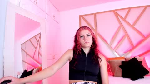 Snapshot of scarletpunk_ chatting on 01-21-25, 01:32 Scarlet online show from 01-21-25, 01:32