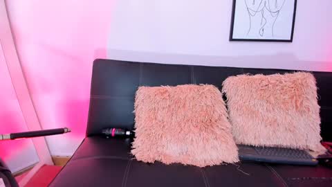 Snapshot of scarletpunk_ chatting on 01-22-25, 11:21 Scarlet online show from 01-22-25, 11:21