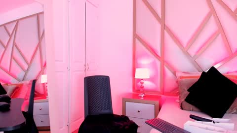 Snapshot of scarletpunk_ chatting on 02-03-25, 02:55 Scarlet online show from 02-03-25, 02:55