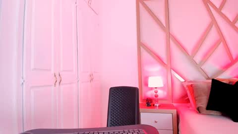 Snapshot of scarletpunk_ chatting on 02-05-25, 11:55 Scarlet online show from 02-05-25, 11:55