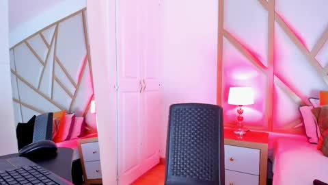 Snapshot of scarletpunk_ chatting on 02-10-25, 02:48 Scarlet online show from 02-10-25, 02:48