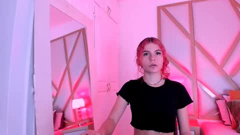 Snapshot of scarletpunk_ chatting on 02-12-25, 12:22 Scarlet online show from 02-12-25, 12:22