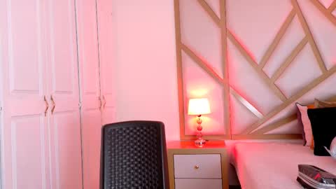 Snapshot of scarletpunk_ chatting on 02-21-25, 02:06 Scarlet online show from 02-21-25, 02:06