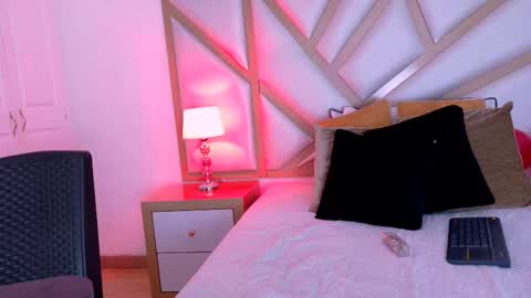 Snapshot of scarletpunk_ chatting on 02-27-25, 05:26 Scarlet online show from 02-27-25, 05:26