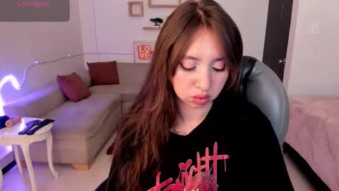 Snapshot of scarlett__cooper__ chatting on 11-04-25, 12:26 Scarlett online show from 11-04-25, 12:26