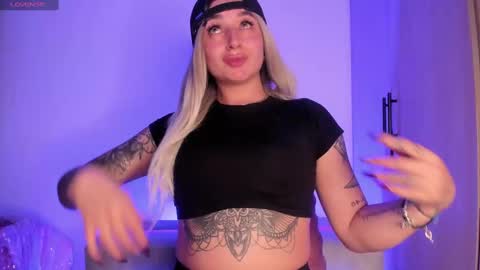 SCARLETT COLLINS online show from 10-05-25, 02:32