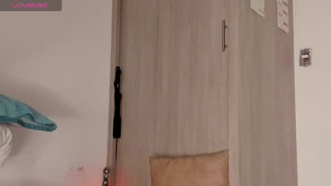 Snapshot of scarlett_diamond chatting on 02-13-25, 12:02 Scarlett Thumb up please help me 100 its important online show from 02-13-25, 12:02