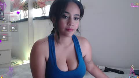 Scarlett Thumb up please help me 100 its important online show from 04-25-26, 07:00