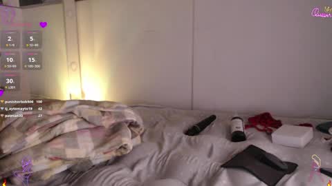 Scarlett Thumb up please help me 100 its important online show from 04-26-26, 07:06