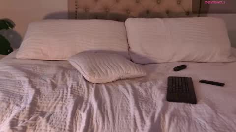 Snapshot of scarlett_grand chatting on 10-06-25, 10:18 Scarlett Grand online show from 10-06-25, 10:18