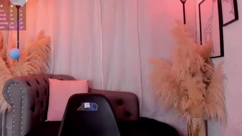 Snapshot of scarlett_johs chatting on 09-17-25, 01:24 Scarlett Johs online show from 09-17-25, 01:24