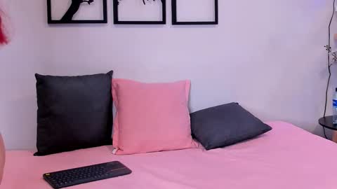 Snapshot of scarlett_johs chatting on 10-17-25, 09:56 Scarlett Johs online show from 10-17-25, 09:56