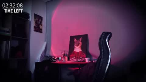 Snapshot of scarlett_sen chatting on 06-12-26, 01:43 Mistress Scarlett online show from 06-12-26, 01:43