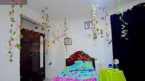 Snapshot of scarlett_summers_ chatting on 03-15-26, 01:22 Scarlett Summers online show from 03-15-26, 01:22