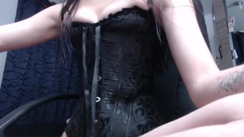 Snapshot of scarlett_vonrose chatting on 11-17-25, 06:03 Scarlett Von Rose online show from 11-17-25, 06:03