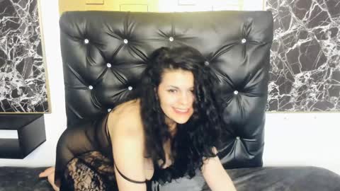 Snapshot of scarlett_w0lf chatting on 01-17-25, 09:50 Scarlett online show from 01-17-25, 09:50