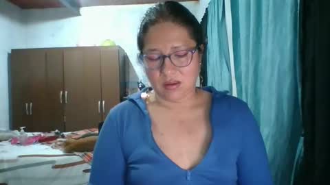 Snapshot of scarlett_widow chatting on 10-05-25, 04:33 scarlett_widow online show from 10-05-25, 04:33