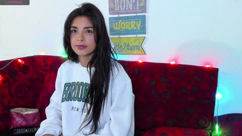 Snapshot of scarletta1215 chatting on 01-22-25, 10:07 Daniela Camacho online show from 01-22-25, 10:07