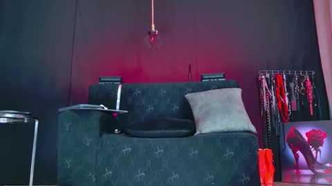 Snapshot of scarlettestone chatting on 10-12-25, 12:15 Marisol online show from 10-12-25, 12:15